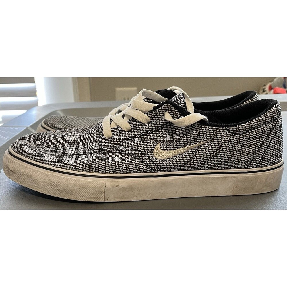 Nike SB Clutch PRM trainers black and white checkered canvas